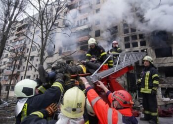 Rige el toque de queda en Kiev y Rusia afirma que ya domina Jerson