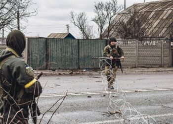 Kiev espera bajo toque de queda el asalto y la situación es crítica en Mariupol y Jerson