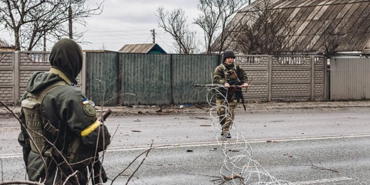 Kiev espera bajo toque de queda el asalto y la situación es crítica en Mariupol y Jerson