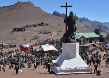 El Cristo Redentor recibió abrazo de 2000 motoviajeros de todo el mundo