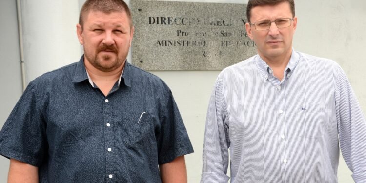 Reclaman por un faltante de sillas y bancos en el Colegio Nacional