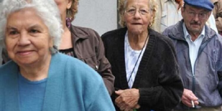 Preparan otro bono para jubilados: se dará en abril