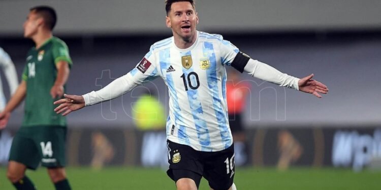 Messi llegó al país y se sumó al seleccionado para la última doble fecha