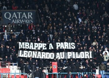 Silbidos para Messi y Neymar en el Parque de los Príncipes