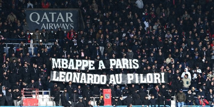 Silbidos para Messi y Neymar en el Parque de los Príncipes