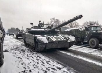 Soldados rusos avanzan sobre Kiev, en medio del repudio al ataque a un hospital infantil