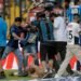 Tragedia en el fútbol mexicano, tras una batalla campal entre hinchas del Querétaro y el Atlas