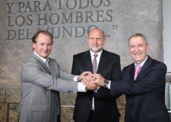 Perotti encabezó el traspaso de la Presidencia pro tempore de la Región Centro a Juan Schiaretti