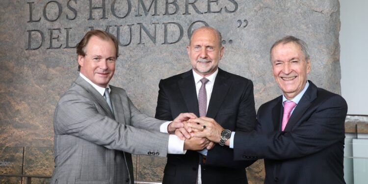 Perotti encabezó el traspaso de la Presidencia pro tempore de la Región Centro a Juan Schiaretti