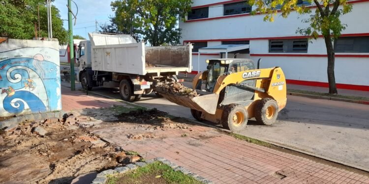 Continúan realizando trabajos de mejoramiento en espacios públicos