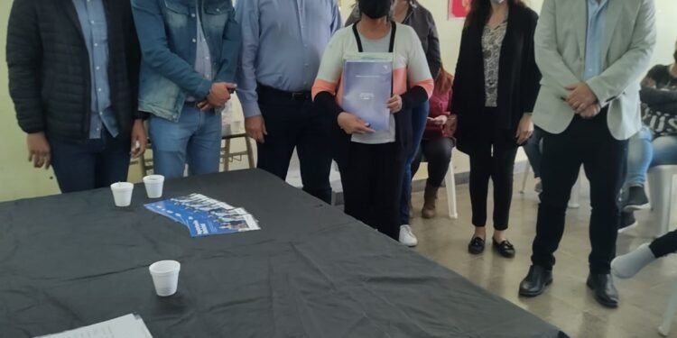 Entregaron actas de derecho de posesión a familias de Frontera y Josefina