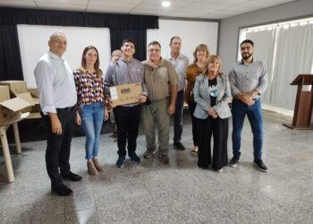 Entregaron netbooks en Bella Italia