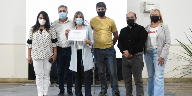 En un concurrido acto asumieron las nuevas autoridades vecinales de los barrios