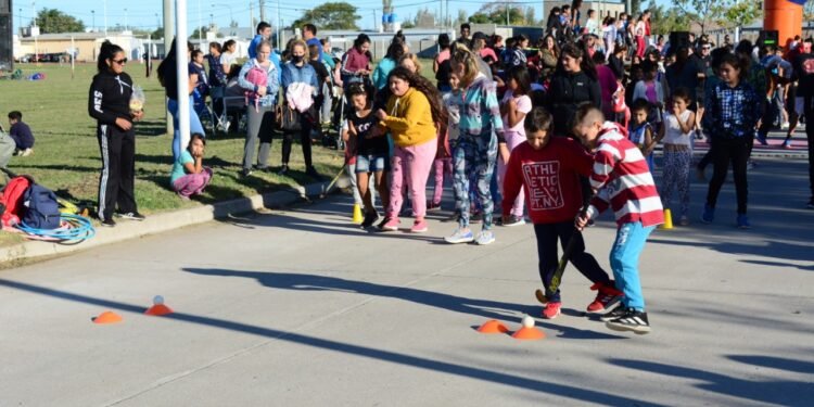 Chicos y chicas disfrutaron de «Plaza Deportiva»
