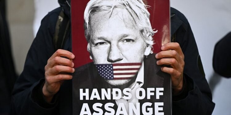 Julian Assange: la Justicia británica emitió la orden formal para su extradición a Estados Unidos