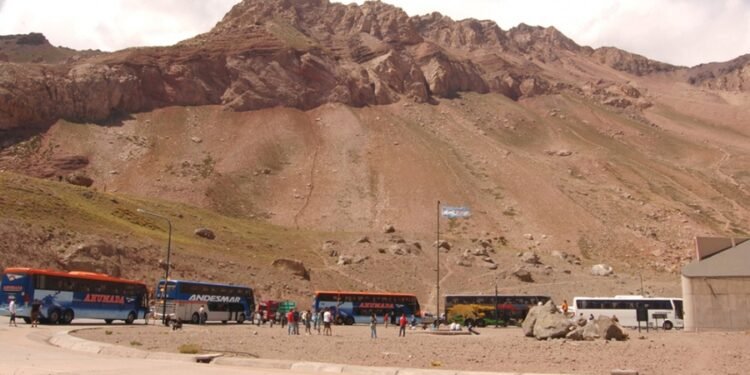 Este domingo se reabren todos los pasos fronterizos terrestres con Chile