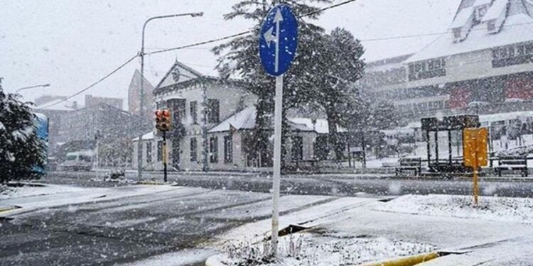 Picos de 40 grados, nevadas, lluvias y hasta granizo: el clima que viene en el país