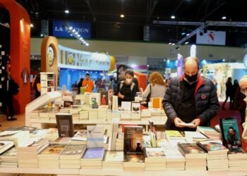 Gran entusiasmo en la primera jornada de la Feria del Libro