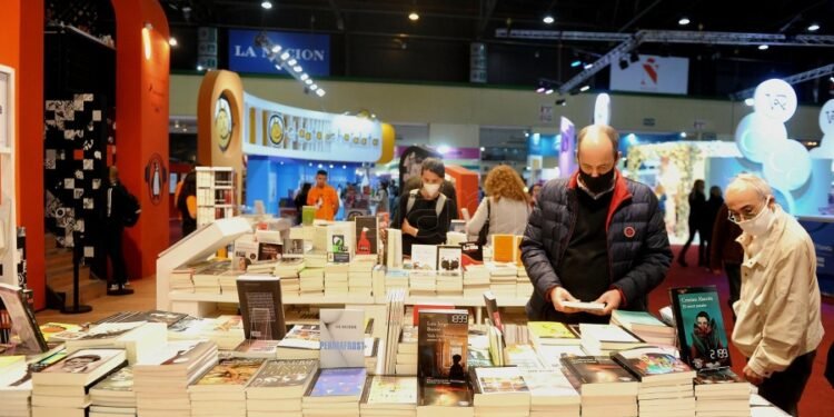 Gran entusiasmo en la primera jornada de la Feria del Libro