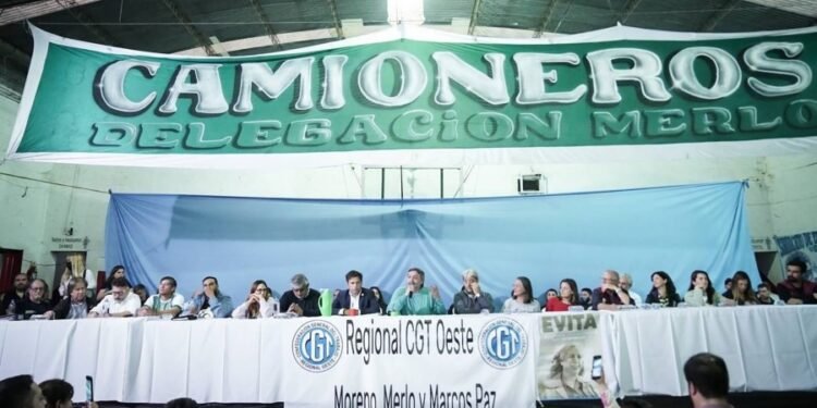 Máximo Kirchner: «¿Quién se está quedando con lo que cobraba un trabajador en 2015?»