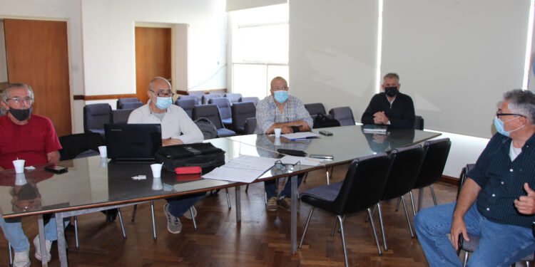 Actualizaron la Guía en Buenas Prácticas Apícolas y de Manufactura para salas de extracción de miel