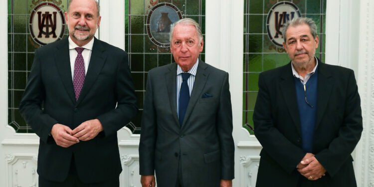 Perotti se reunió con el Comité Ejecutivo de la Unión Industrial Argentina