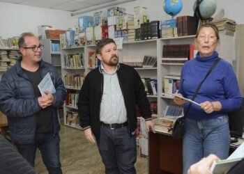 Entrega de libros a alumnos de escuelas de Rafaela