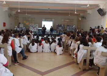 Dictan charlas sobre salud animal en las escuelas