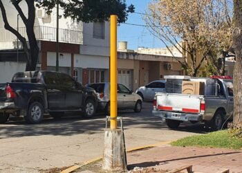 Comenzaron a colocar nuevos semáforos en Avda. Santa Fe