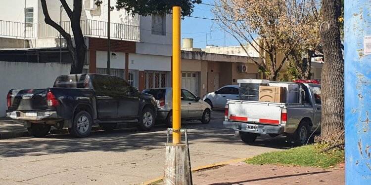 Comenzaron a colocar nuevos semáforos en Avda. Santa Fe