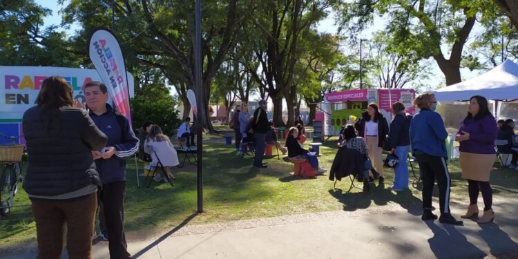 PAMI y ANSES atendieron en el espacio de Rafaela en Acción