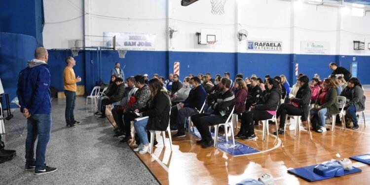 Se realizó el primer curso de RCP y primeros auxilios en Rafaela en Acción