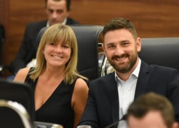 Boletos más baratos: Irizar y Estévez proponen eximir del IVA al transporte público