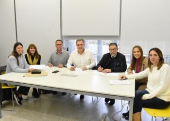 El municipio y la UNRaf firmaron convenios de trabajo para potenciar Elegí Digital Violeta