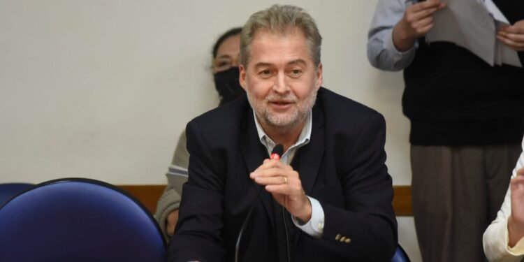 Mirabella presentó un proyecto para implementar los juicios por jurados en todo el país