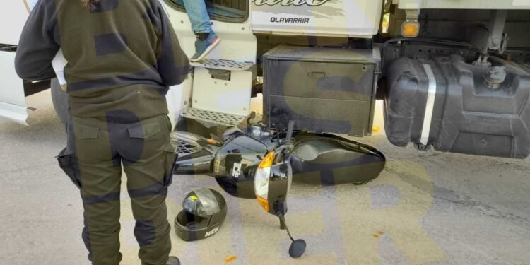 Avda. Italia: motociclista se salvó por milagro