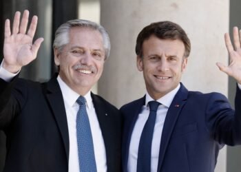 Fernández y Macron advirtieron sobre los efectos de la guerra