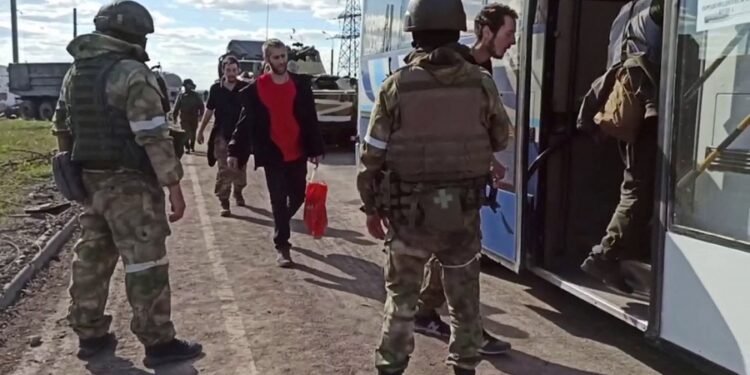 Los mandos rusos anunciaron que liberaron “totalmente» la siderúrgica Azovstal