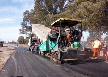 Realizan trabajos de pavimentación en el enlace de la 70 con la Variante Rafaela