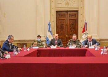 El gobernador Perotti encabezó una reunión de trabajo para abordar nuevas estrategias de seguridad