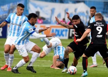 Colón no pudo sostenerlo y terminó empatando en Tucumán