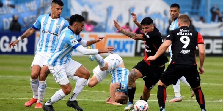 Colón no pudo sostenerlo y terminó empatando en Tucumán