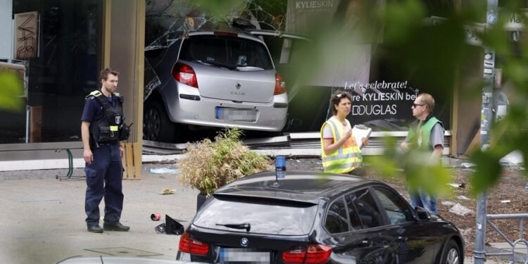 Un muerto y ocho heridos por un vehículo que atropelló a transeúntes en Berlín