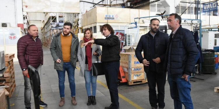 Funcionarios y CGT recorrieron empresas para articular programas de empleo