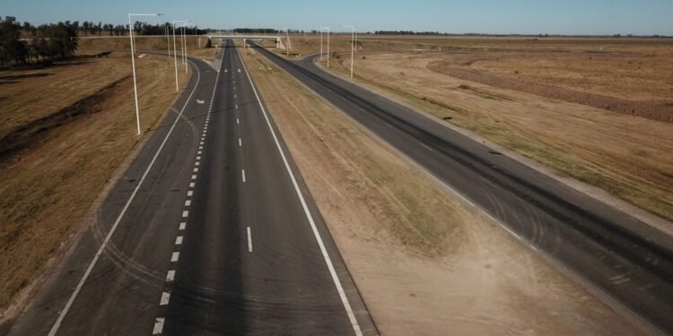Realizan pruebas de carga en los puentes intercambiadores de la Autopista 34