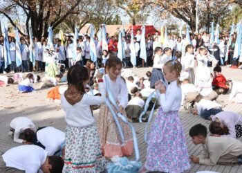 Rafaela homenajeó a Manuel Belgrano y la Bandera