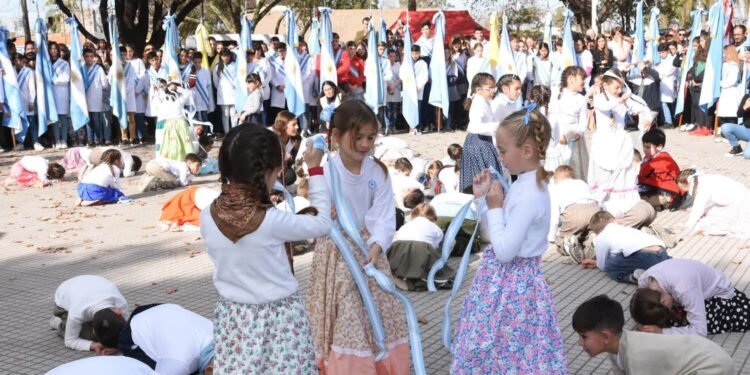 Rafaela homenajeó a Manuel Belgrano y la Bandera