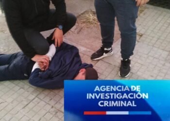 Hincha de Gimnasia detenido tras intentar robarle a otro en barrio Alberdi