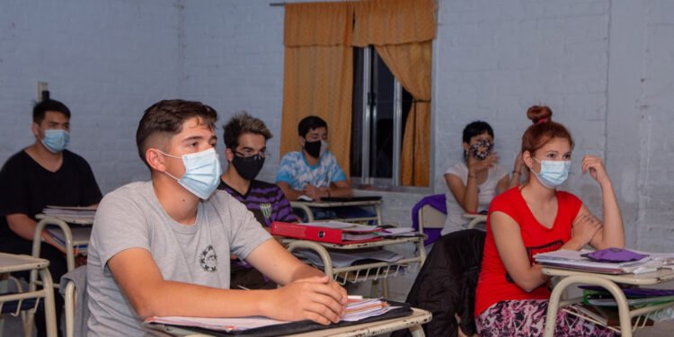 La provincia transfirió más de 185 millones de pesos por becas educativas estudiantes