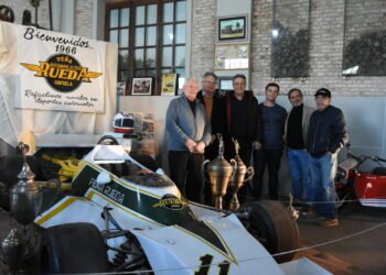 Un F.1 para decorar la vitrina de la ciudad